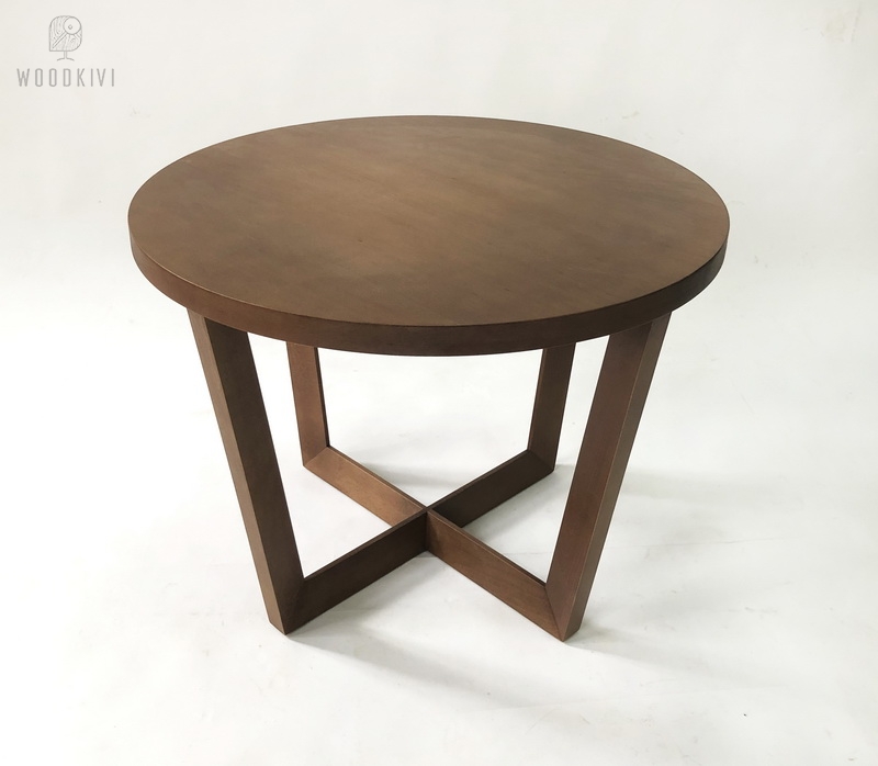 Стильный красивый круглый столик из натурального массива дерева с цвете тонировки шоколад