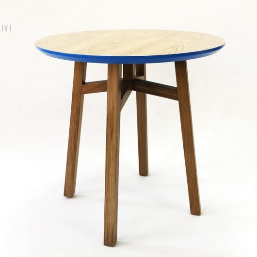 Стол обеденный из массива дерева с синим основанием на оригинальных деревянных ножках - Woodkivi