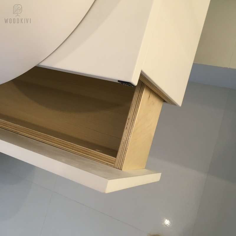 Мебель для ванной из дерева - полка-тумба с выдвижными ящиками с покрытием белой эмалью- Woodkivi