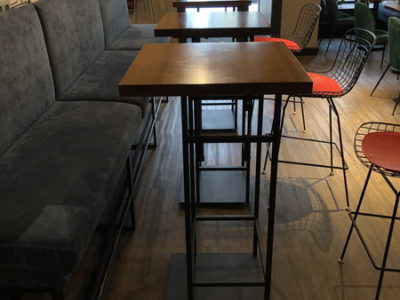 Столик в лофт стиле со столешницей из шпона дерева Central Coffee - Мебель для кафе и барок из дерева на заказ