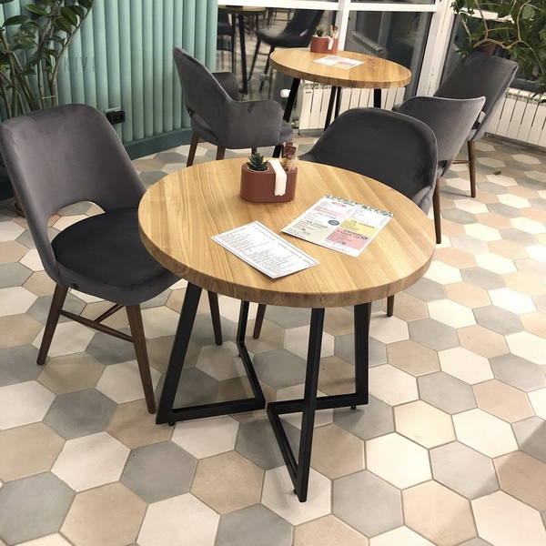 Круглый стол из дерева для кафе Clear Barn- Мебель из дерева для баров и кафе на заказ