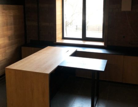 Стол Lдля кабинета руководителя письменный из массива дерева в офис - Woodkivi