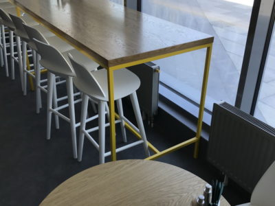 Столешница для барной стойки в кафе на металлическом подстолье - Woodkivi
