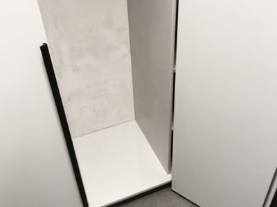 Гардеробный шкаф со складной дверцей для бани на заказ - Woodkivi