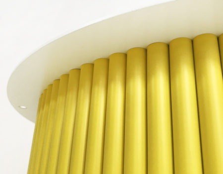 Стол из массива дерева на двух опорных круглых ножках с фасадом ножек из скругленных реек желтый