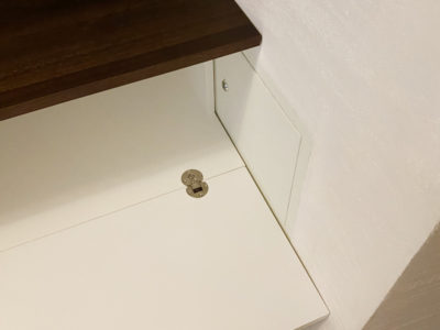 Стильный шкаф для небольшой прихожей с  ящиками на газлифтах по выгодной цене от Woodkivi