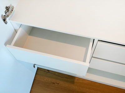 Вместительный гардеробный шкаф и стол с метал-каркасом внутри и ящиками - Woodkivi