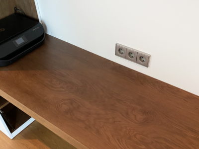 Рабочий стол без подстолья для домашнего кабинета с покрытием морилкой - Woodkivi